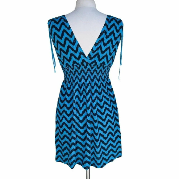 ROCK&ROLL COWGIRL Women’s Size M Blue Chervon Zigzag Prints V-neck Ruching Dress - Picture 2 of 2